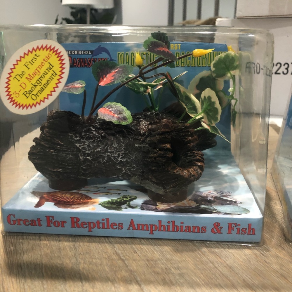 Magnetic fish tank ornament